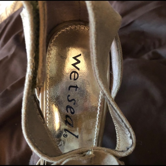 Wet Seal Ivory pumps with open toe! - Picture 4 of 4